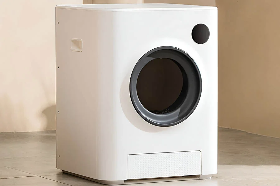 cleaning litter box